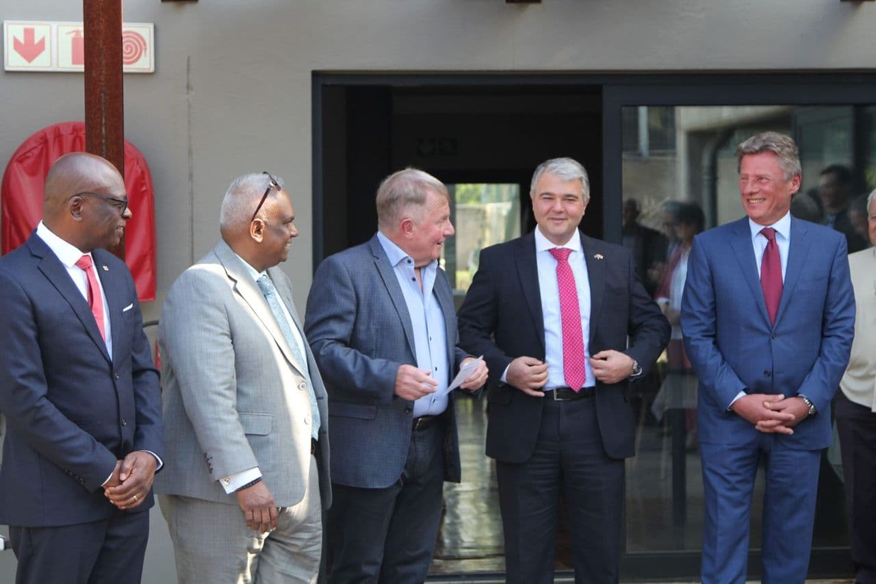  the Ambassador of Georgia to the Republic of South Africa Roland Beridze with the representatives of the Chamber of Commerce 