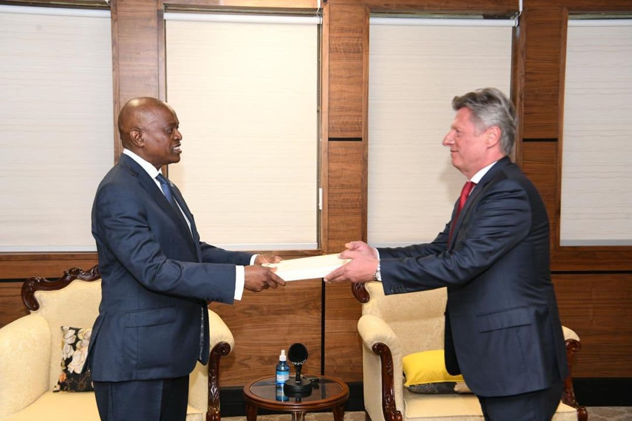 H.E. Roland Beridze, the Ambassador Extraordinary and Plenipotentiary of Georgia to the Republic of Botswana(with the residence in Pretoria) presented his letters of credence to the President of the Republic of Botswana H.E. Mogkweetsi Keabetswe Masis.